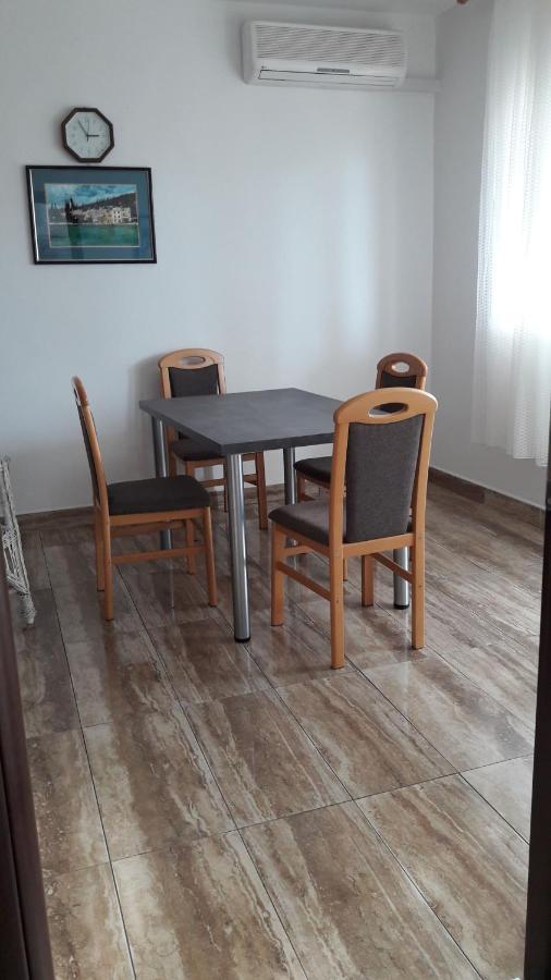 Apartmani S Dvije Spavace Sobe 4 Osobe Selce Exterior photo